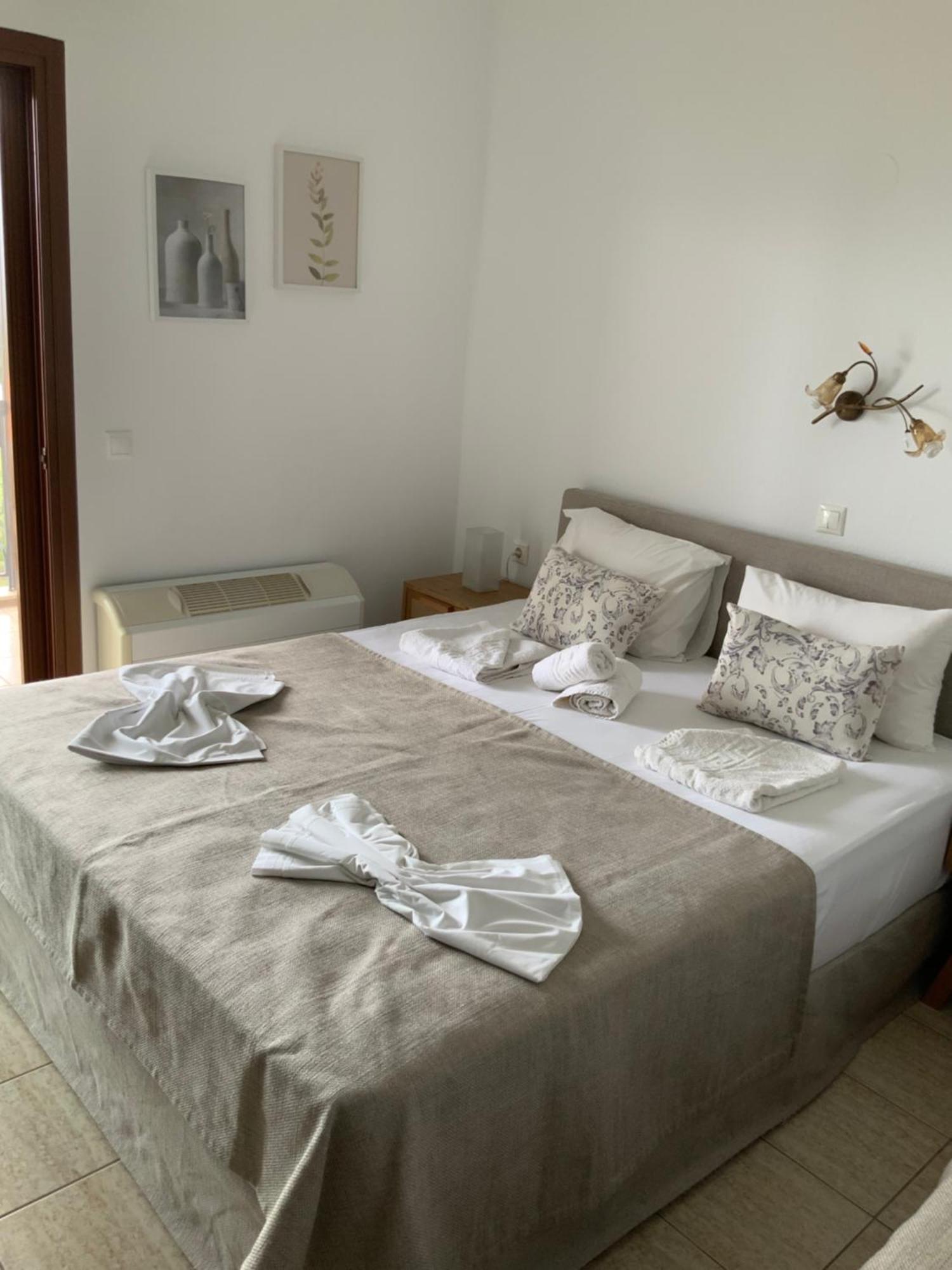 Hotel Bara Неос Мармарас Екстериор снимка